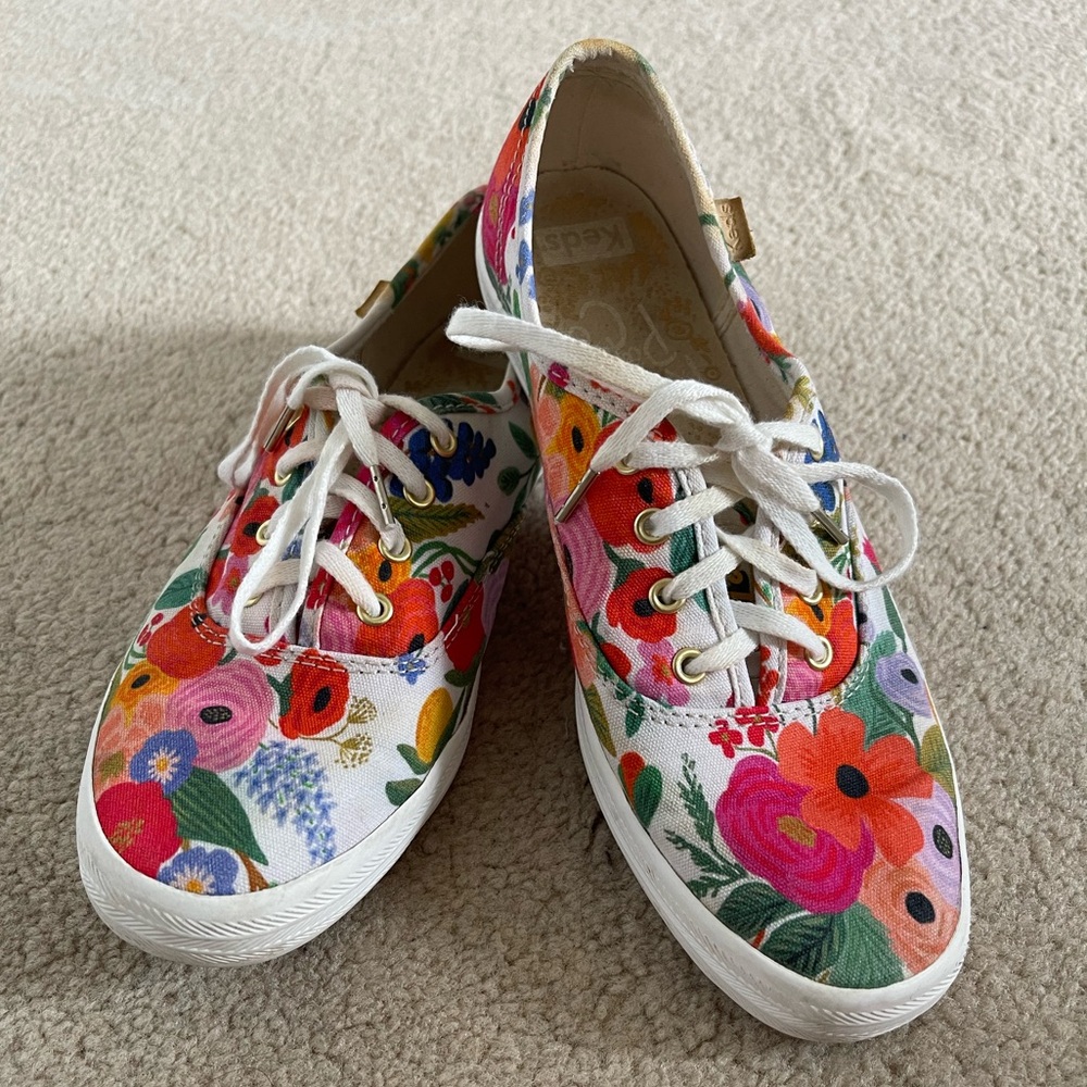 Keds White Canvas Floral Lace-Up Sneakers with Multicolor Flower Print